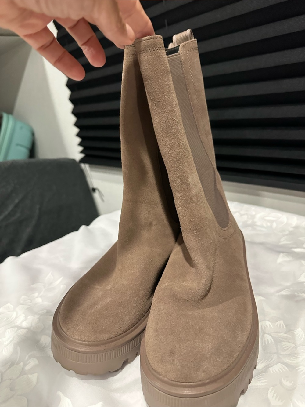 Women’s Kenneth Cole Suede Chelsea Platform Boots - Taupe size 8